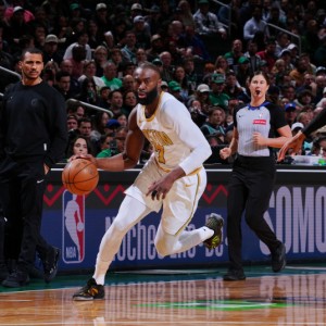 爱游戏登录入口-40胜东部第二队！马克西33分绿军大胜76人 布朗13000分里程碑