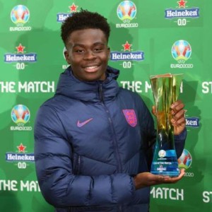 爱游戏平台下载-把福登桑乔压在替补席 新兵萨卡当选三狮最佳